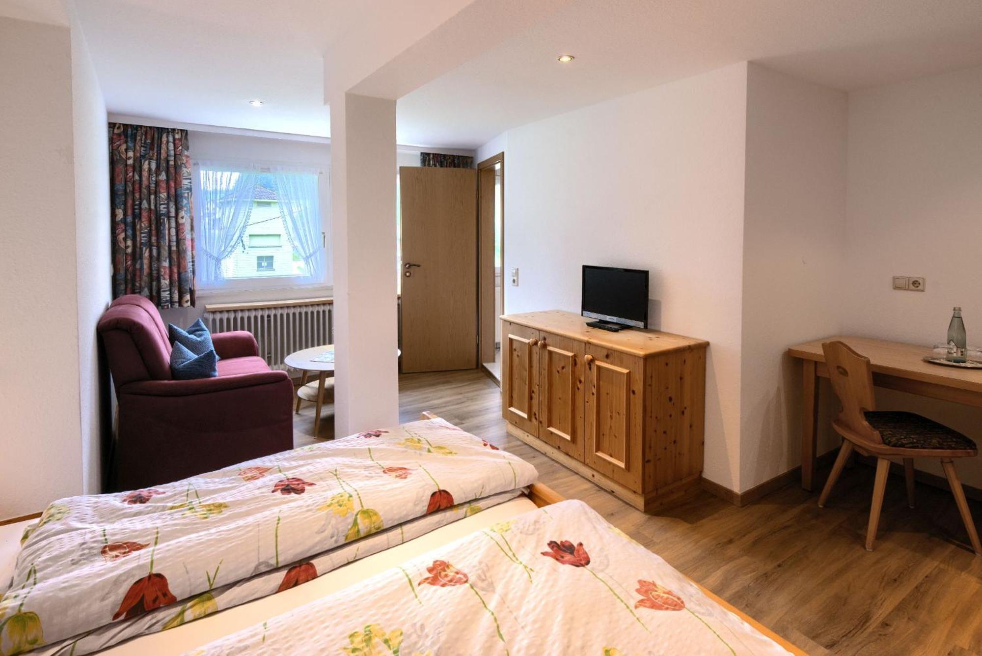Gasthaus-Pension Zum Loewen กราเฟินเฮาเซน ภายนอก รูปภาพ